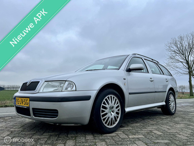 Skoda Octavia Combi 2.0 Elegance, BJ 2002, APK Feb 2025, PDC