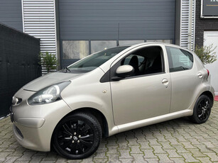 Toyota Aygo 1.0 | Beige-Metallic | Luxe stoelen | 5Deurs