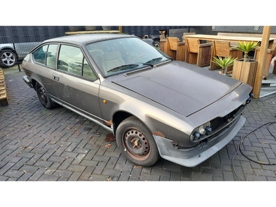 Alfa Romeo GTV 2.0 bj1983 restauratie ook technisch goede