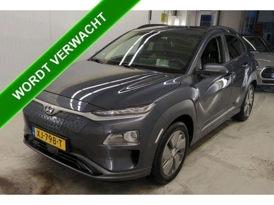 Hyundai KONA EV Premium 64 kWh 100%EV. *€2.000,- SUBSIDIE* / Navigatie / Pdc+Camera / Xenon / Leder / Stoelverwarming /