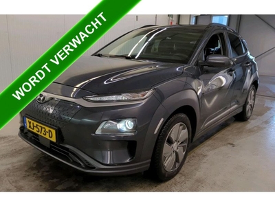 Hyundai KONA EV Premium 64 kWh 100%EV *€2.000,- SUBSIDIE* / Navigatie / Pdc+Camera / Xenon / Leder / stoelverwarming