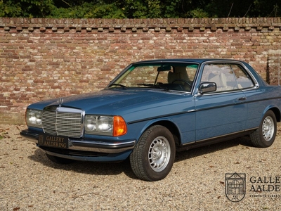 Mercedes-Benz 230C TOP ORIGINAL Only 57000 km, 90% first paint, factory new original condition!