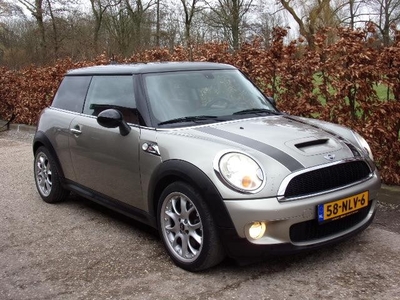 Mini Mini 1.6 Cooper S PANO LEDER ''TREKT NIET''