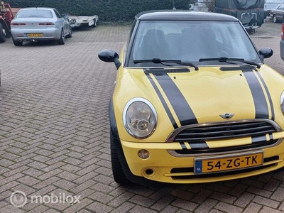 Mini Mini 1.6 One geel km 149500 !!!