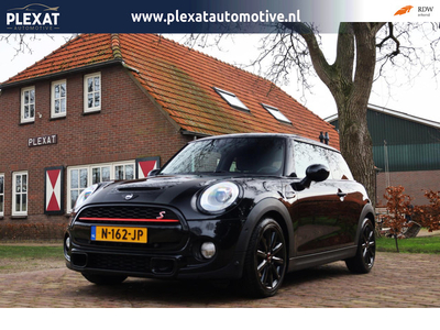 Mini Mini 2.0 Cooper S Chili Serious Business Aut. | JCW PAKKET | JCW UITLAAT | Panorama | Harman-Kardon | Full Led | Uniek |