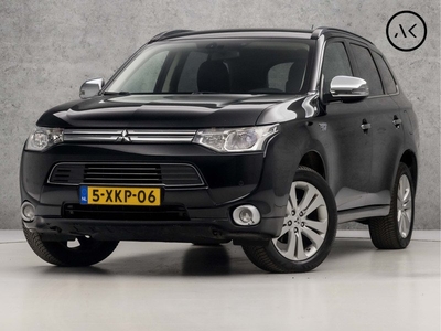 Mitsubishi Outlander 2.0 PHEV Deluxe Sport 203Pk Automaat (NAVIGATIE, CAMERA, STOELVERWARMING, GETINT GLAS, LEDEREN SPORTSTOELEN, TREKHAAK, CRUISE, NIEUWSTAAT)