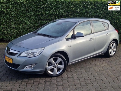 Opel Astra 1.4 Turbo Edition / Cruise control / Airco / 17