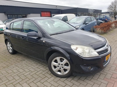 Opel ASTRA-1.6 Executiv Navigatie-Cruise &climate