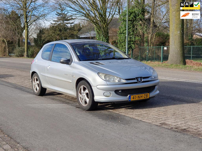 Peugeot 206 1.6-16V Quiksilver