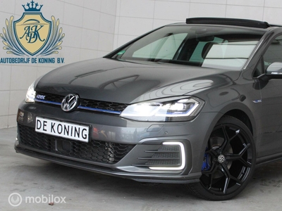 VOLKSWAGEN GOLF 1.4 Hybrid GTE 204 PK I PANO ACC I LED