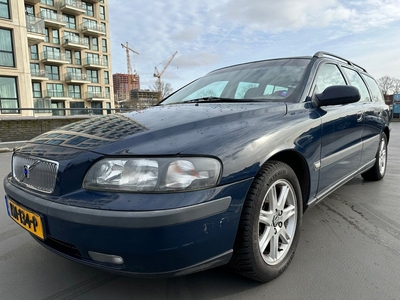 Volvo V70 2.4 AUT Airco Cruise Trekhaak Nette Auto