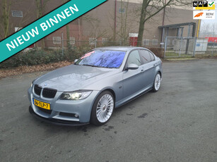 BMW 3-serie 330i KANON VAN EEN AUTO RIJDT EN SCHAKELT TOP