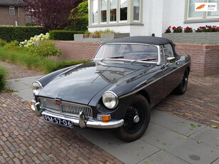 MG MG-B 1.8 Cabriolet - Completely restored.