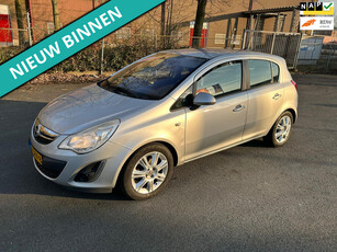 Opel Corsa 1.4-16V Cosmo NETTE AUTO RIJDT EN SCHAKELT GOED