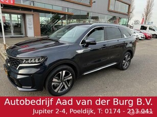 Sorento 1.6T 267pk PHEV Hybrid 7 Pers. 4WD Automaat Edition , 55 km volledig elektrisch rijden hierna hybride aandrijving. Trekhaak , Navi , Apple Carplay - Android Auto , Parkeerhulp Voor& Achter . Stoel & Stuur verwarming , 7 jaar fabrieksgarantie