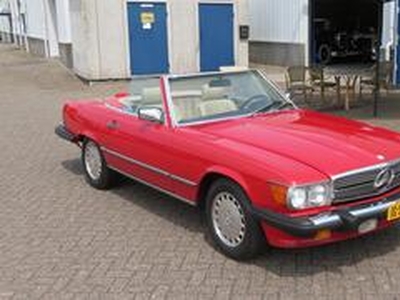 Mercedes-Benz 560 Mercedes 560 SL cabriolet 1988 rood met beige kap en leder in topstaat