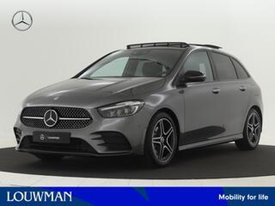 Mercedes-Benz B-KLASSE 180 AMG Line | Premium pakket | Panoramaschuifdak | Nightpakket | Rijassistentiepakket | USB-pakket plus | Sfeerverlichting | Keyless-Go comfortpakket |