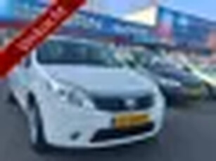 Dacia Sandero 1.2 Lauréate Airco Trekhaak Nw APK (bj 2009)