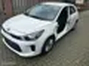 Kia Rio 1.2 met lichte schade