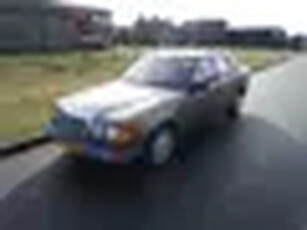 Mercedes-Benz 200-500 (W124) 260 E