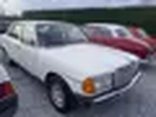 Mercedes-Benz 200 (W123) 200