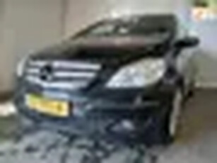 Mercedes-Benz B-klasse 200 - Airco - Navi - Trekhaak - Schade