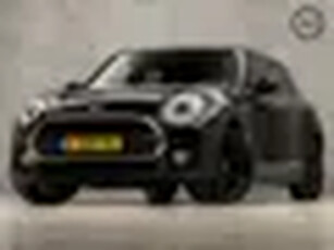 MINI Clubman 1.5 One Chili Black Sport Automaat (PANORAMADAK, GROOT NAVI, LEDER, STOELVERWARMING, SP