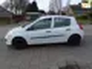 Renault Clio 1.2-16V Authentique