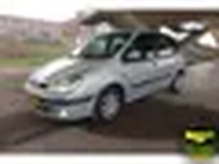 Renault Scénic 1.6-16V Authentique (bj 2003)