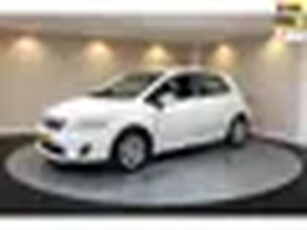 Toyota Auris 1.8 Full Hybrid Business *Dealer OH* Parelmoer