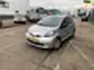 Toyota Aygo 1.0-12V/5drs/nap/1jaar apk/ dealeronderhouden/ airco/ zeer nette auto.