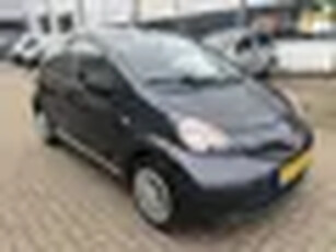 Toyota Aygo 1.0-12V Benzine Rijdt en schakelt perfect Zeer zuinig in verbruik en belasting