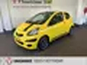 Toyota Aygo 1.0-12V Comfort Custom wrap Geblindeerde ramen 15''INCH Radio/MP3