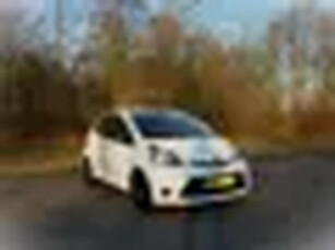 Toyota Aygo 1.0 VVT-i Now . 5 Deurs . Airco . Elec ramen . weing km . enz