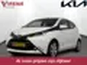 Toyota Aygo 1.0 VVT-i x-play - Achteruitrijcamera - Bluetooth - Airco - Elektrisch verstelbare spieg