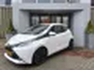 Toyota Aygo 1.0 VVT-i x-play Airco Achteruitrijcamera Apple Carplay