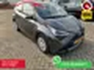 Toyota Aygo 1.0 VVT-i x-play Camera NL Auto (bj 2021)