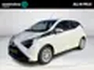 Toyota Aygo 1.0 VVT-i x-play Trekhaak Carplay Parkeercamera Airconditioning