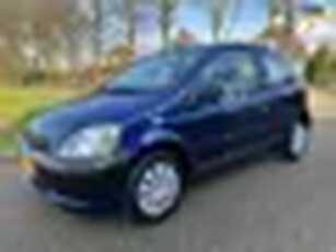 Toyota Yaris 1.0-16V VVT-i Terra MET AIRCO EN TREKHAAK! APK 14 Feb. 2026 ZEER MOOI