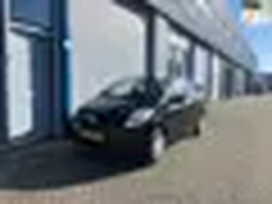 Toyota Yaris 1.0 VVTi +