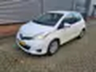 Toyota Yaris 1.3 VVT-i Aspiration , automaat, airco, achteruitrijcamera, cruise control, start stop,