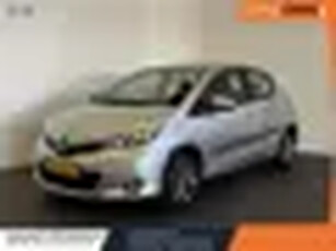 Toyota Yaris 1.3 VVT-i Dynamic Trekhaak Parkeersensoren achter Camera Cruise Control Airco