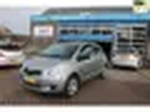 Toyota Yaris 1.3 VVTi Terra lage km stand 97000km izgstaat