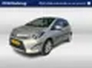 Toyota Yaris 1.5 Full Hybrid Dynamic / Panorama dak / Achteruitrijcamera / Navigatie / Lmv