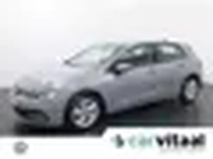 Volkswagen Golf 1.0 TSI Life 110 PK Navigatiesysteem Achteruitrijcamera Parkeersensoren voor