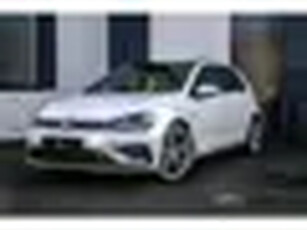 Volkswagen Golf 1.5 TSI R-Line PANO / DCC / CAMERA