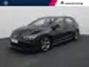 Volkswagen Golf 1.5eTSI/130PK R-Line DSG · Navigatie · Parkeersensoren + camera · Stoel- & stuurverw