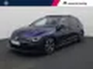 Volkswagen Golf 1.5eTSI/150PK R-Line Blackstyle DSG · Panoramadak · Trekhaak · Parkeersensoren + cam