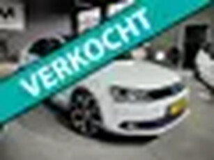 Volkswagen Jetta 1.4 TSI Hybrid Highline 200PK - PDC - LEDER - AUTO CLIMA - NAVI - NAP -