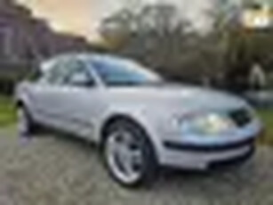 Volkswagen Passat 1.8-5V Comfortline AIRCO